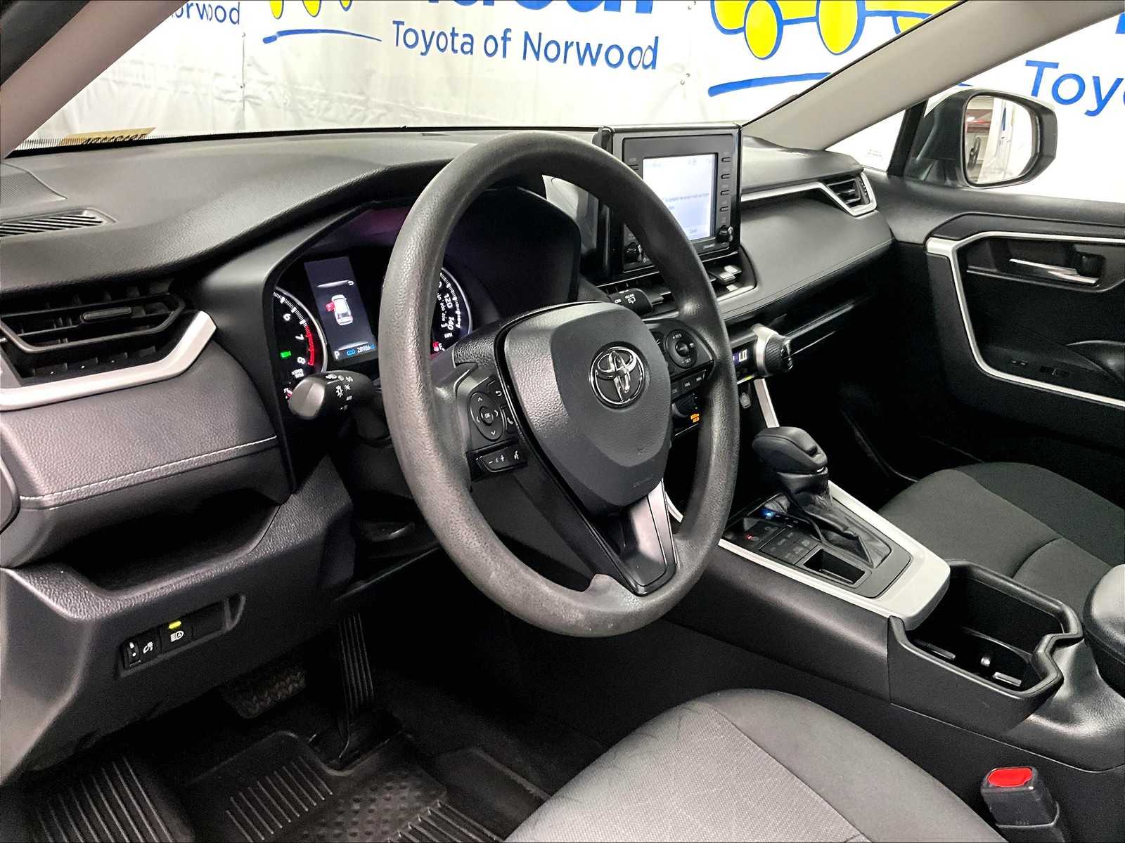 2022 Toyota RAV4 XLE - Photo 8