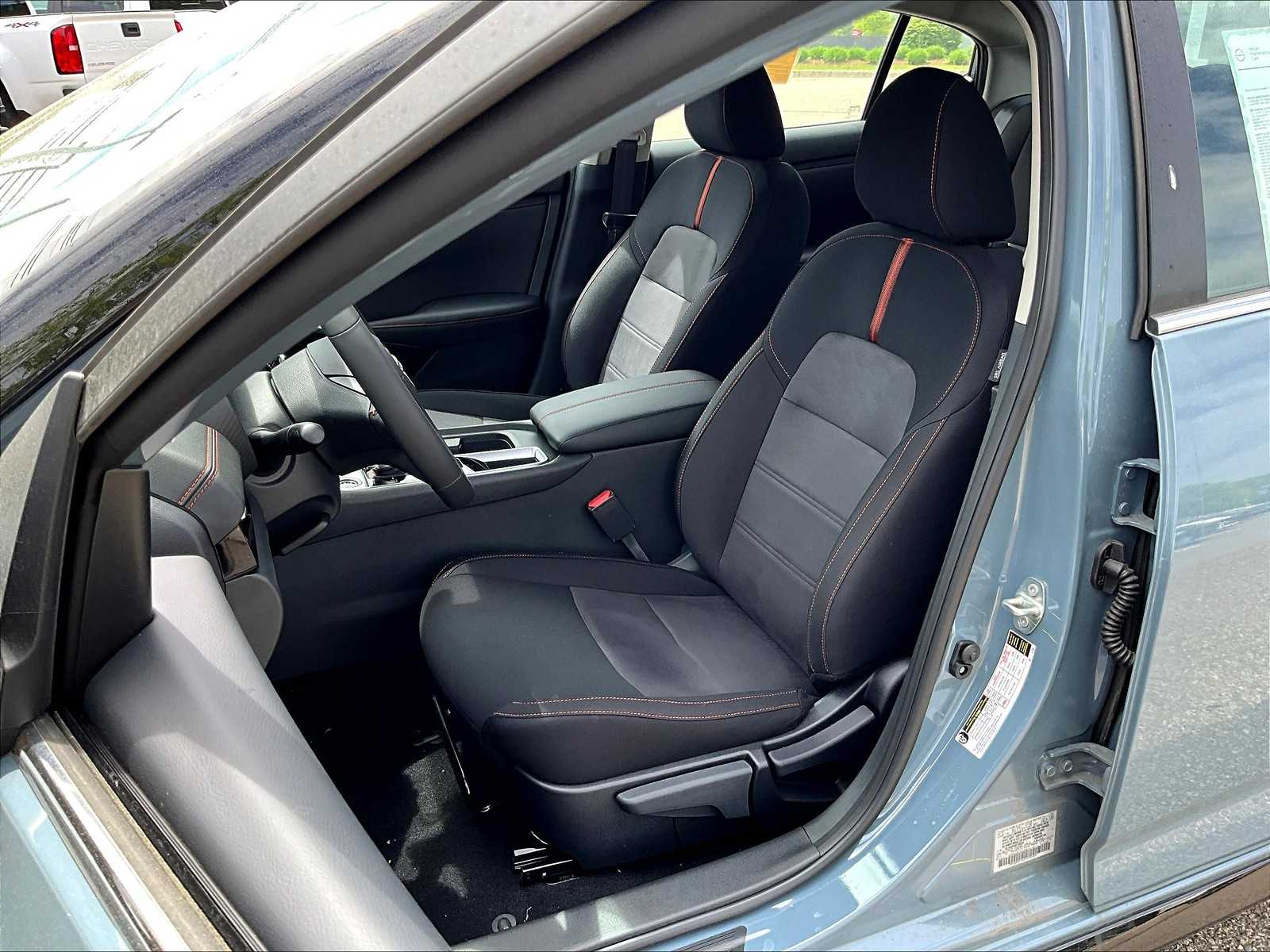 2025 Nissan Sentra SR - Photo 11