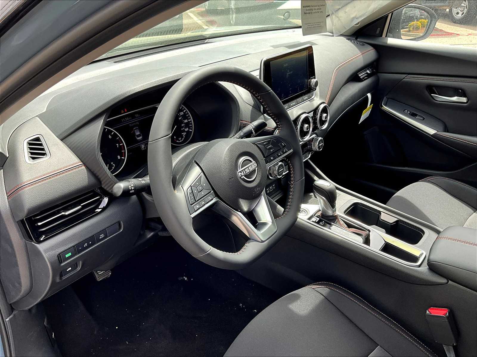 2025 Nissan Sentra SR - Photo 9