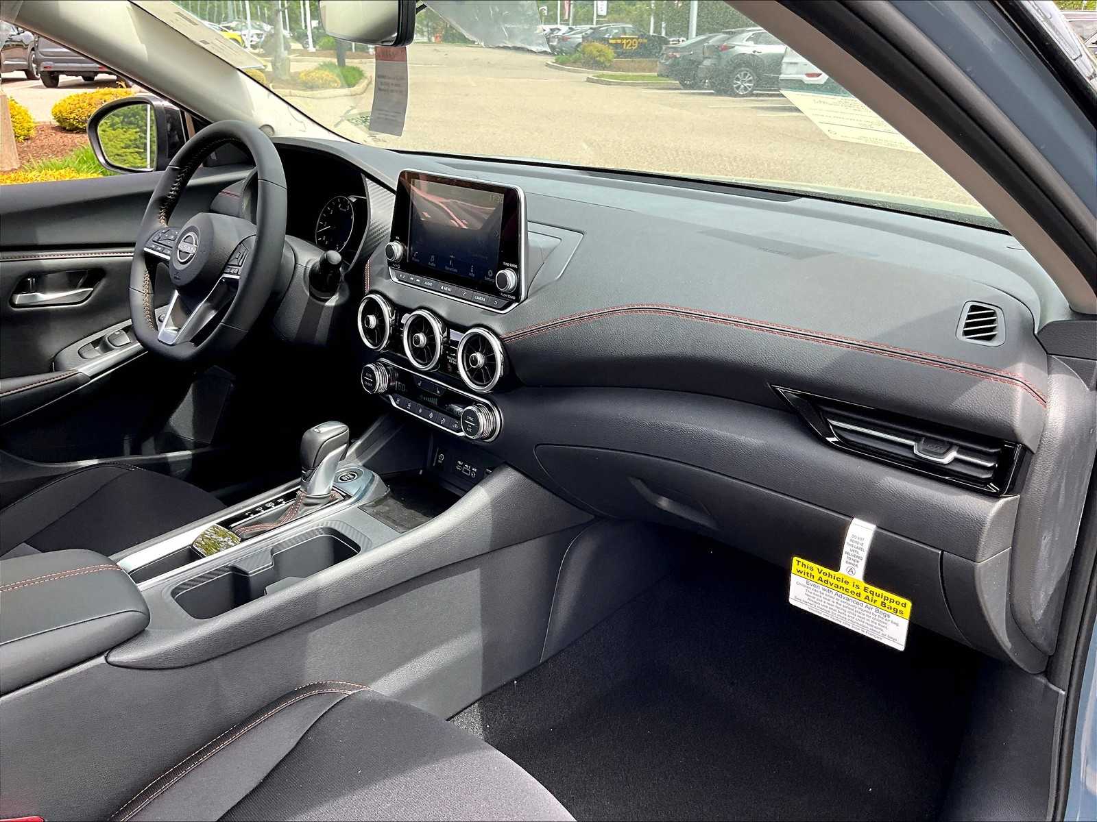 2025 Nissan Sentra SR - Photo 10