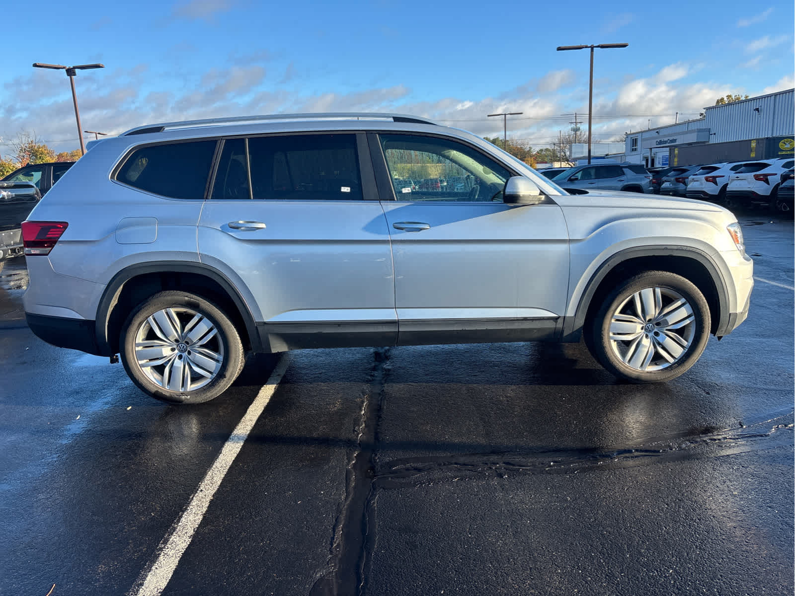 2019 Volkswagen Atlas 3.6L V6 SE w/Technology - Photo 4