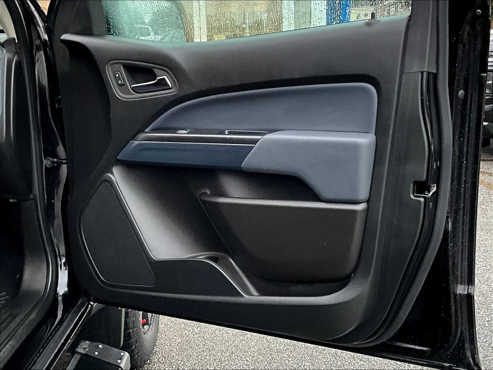 2022 Chevrolet Colorado 4WD Z71 - Photo 12