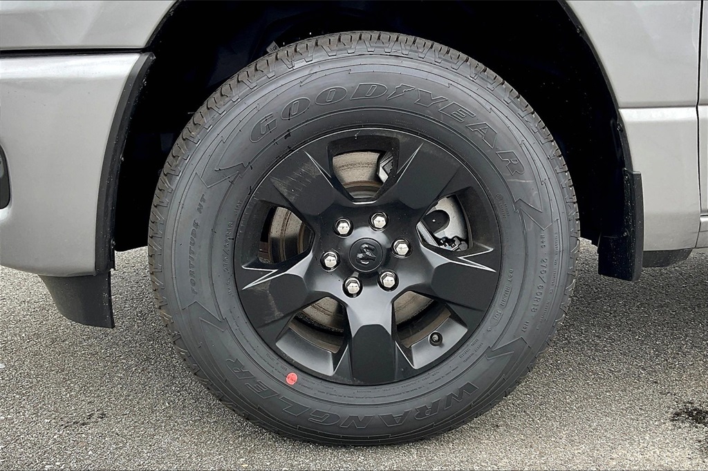 2025 Ram 1500 Tradesman - Photo 8