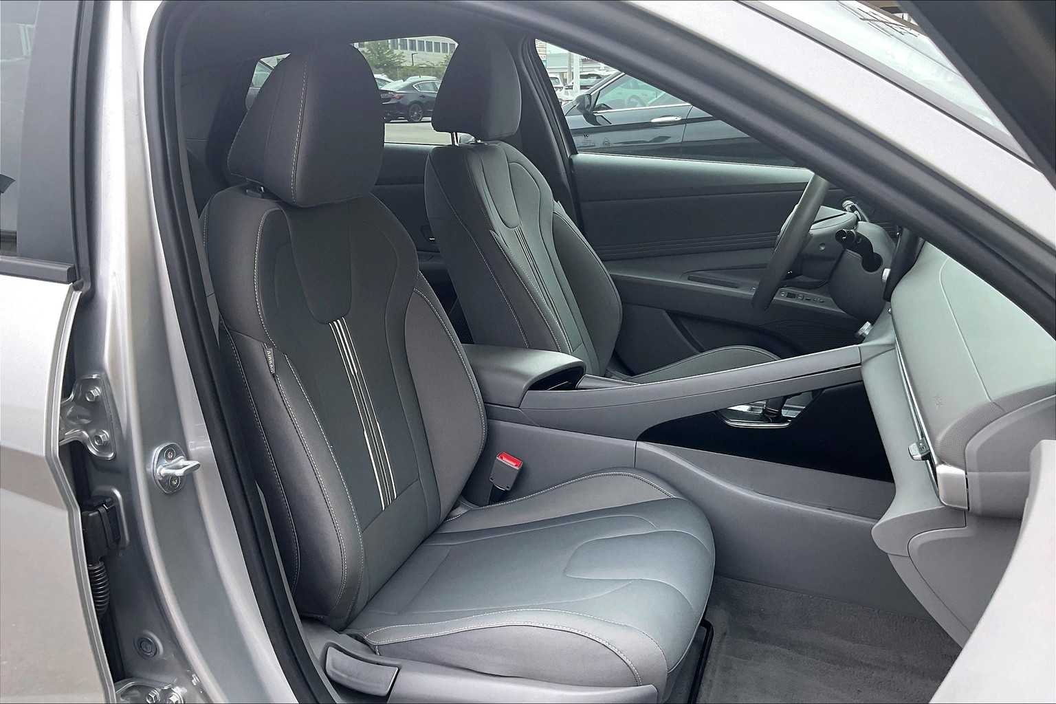 2022 Hyundai Elantra SEL - Photo 11