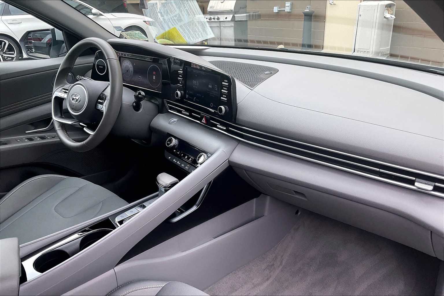2022 Hyundai Elantra SEL - Photo 14