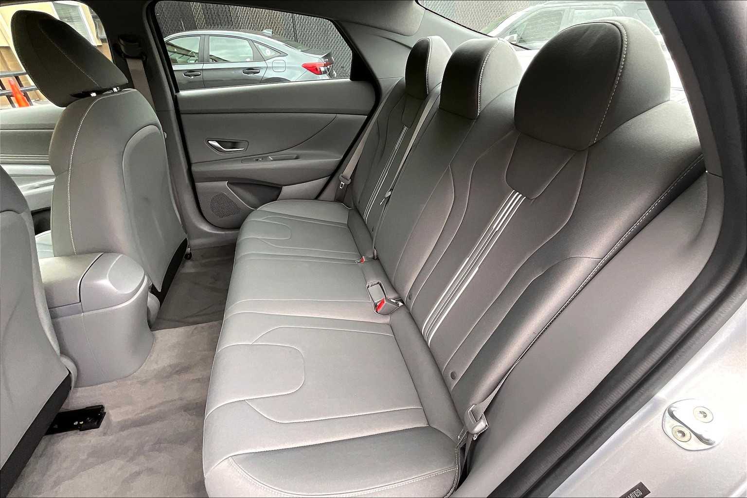 2022 Hyundai Elantra SEL - Photo 15