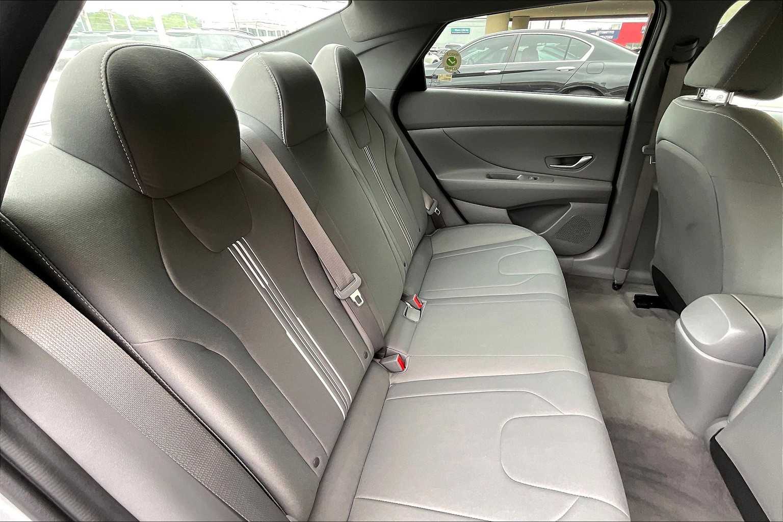 2022 Hyundai Elantra SEL - Photo 16