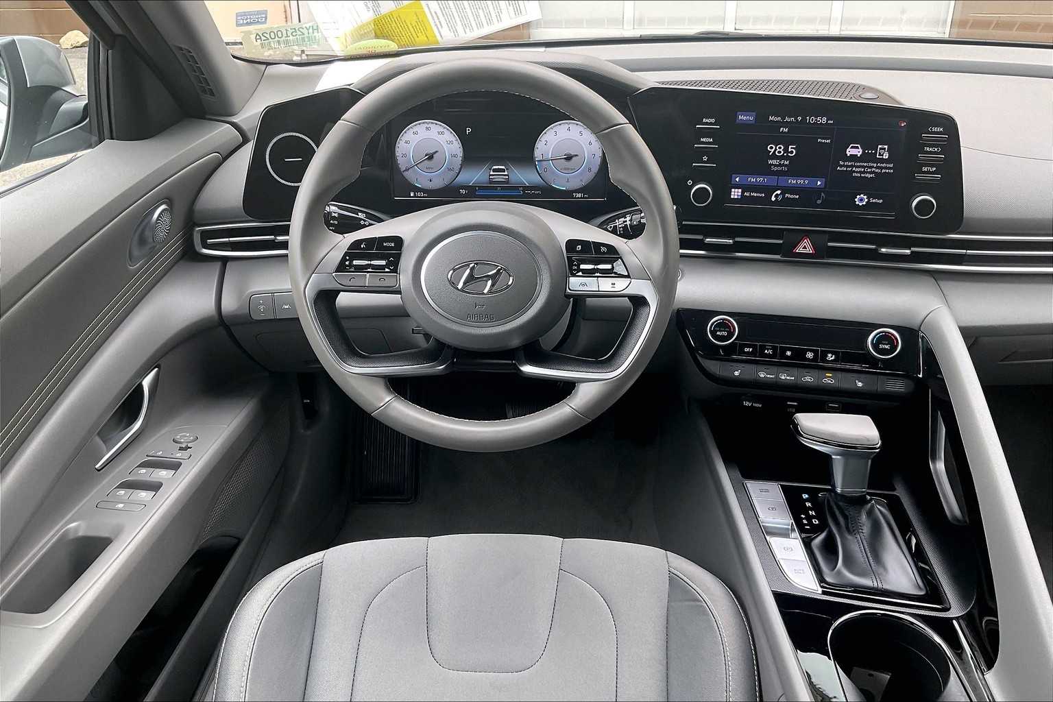 2022 Hyundai Elantra SEL - Photo 17