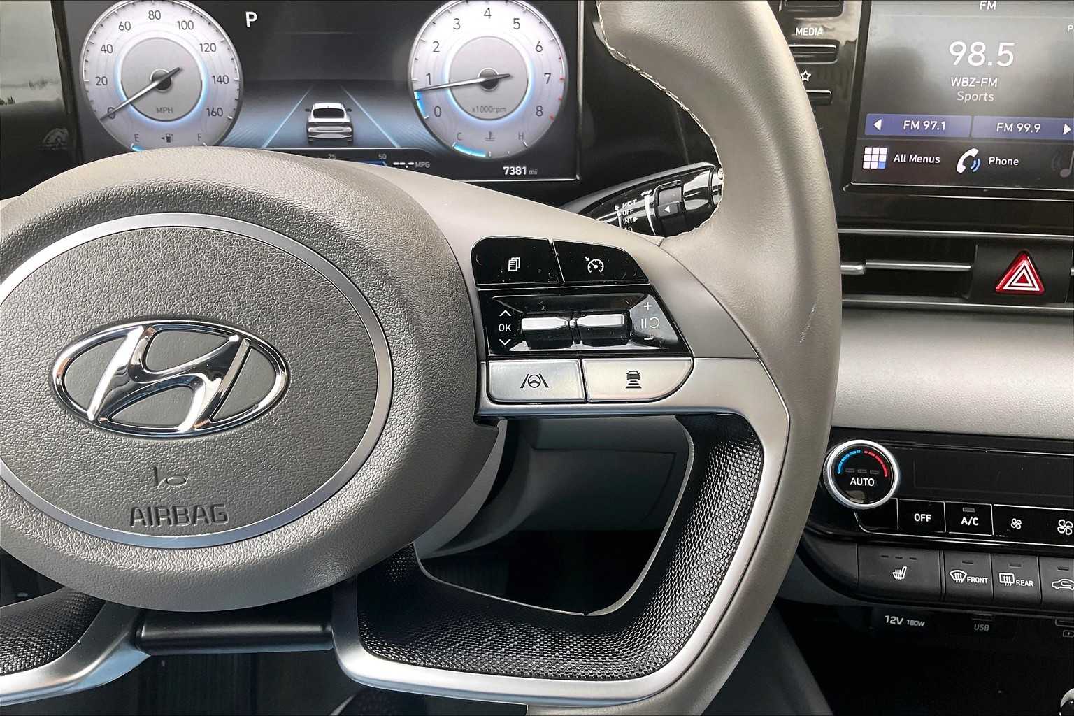 2022 Hyundai Elantra SEL - Photo 23