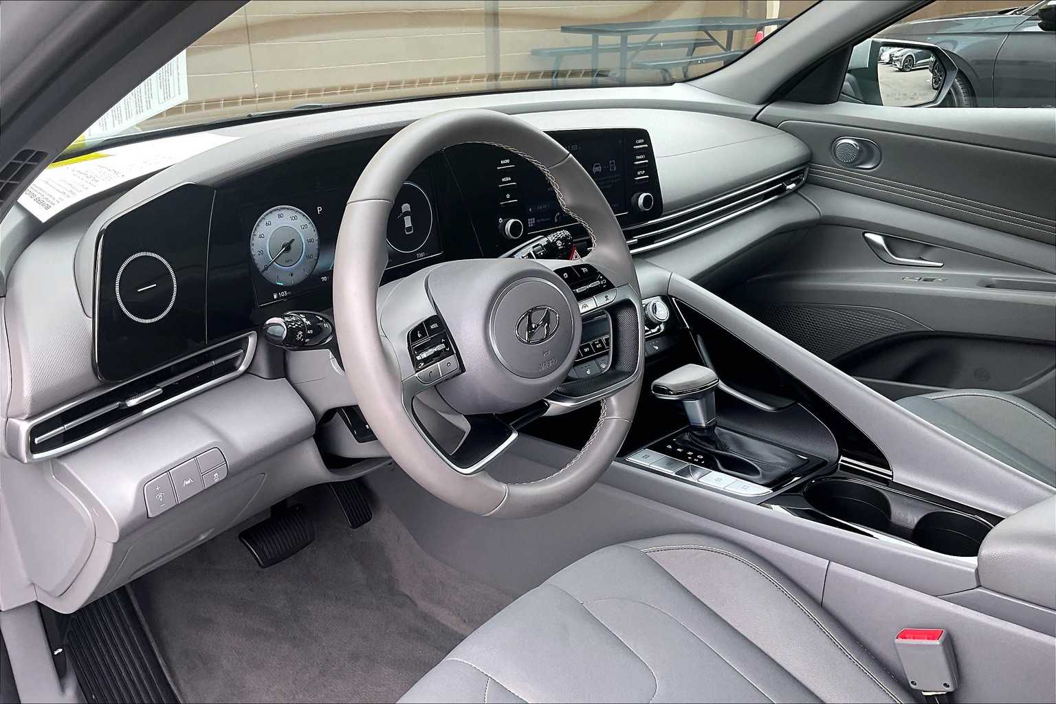 2022 Hyundai Elantra SEL - Photo 8
