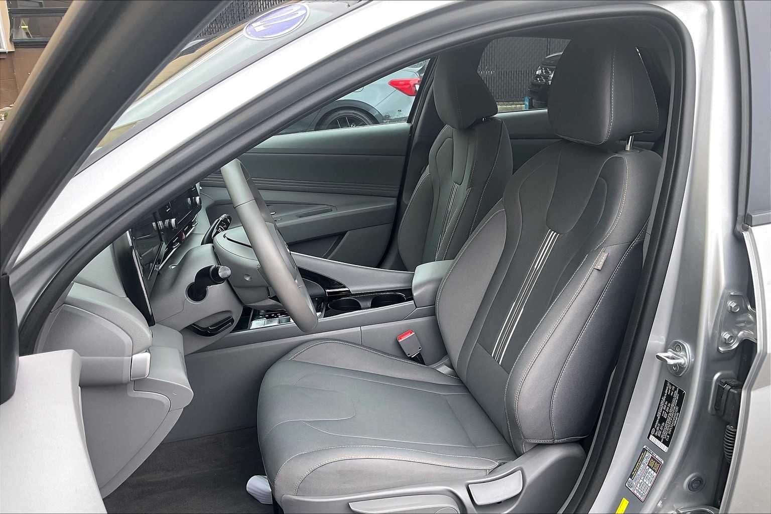 2022 Hyundai Elantra SEL - Photo 10