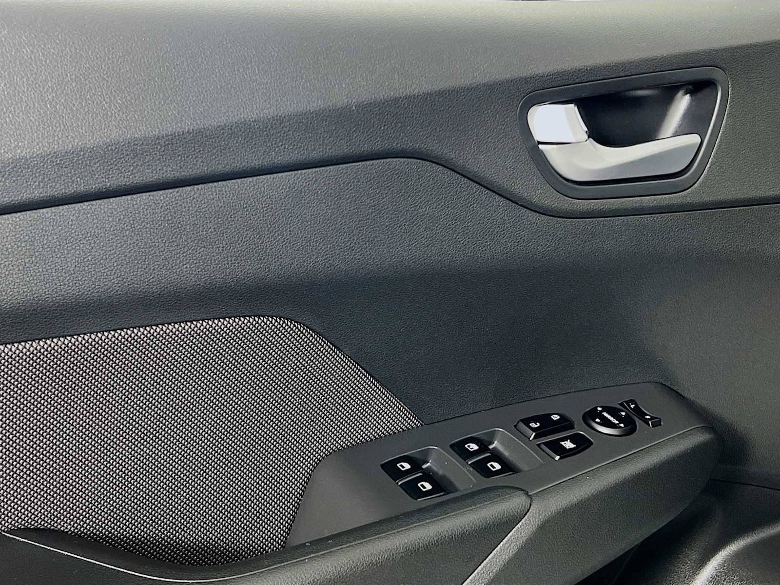 2019 Hyundai Accent Limited - Photo 17