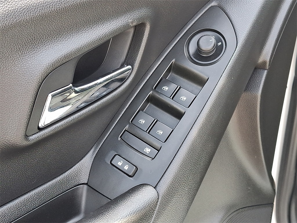 2021 Chevrolet Trax LS - Photo 13