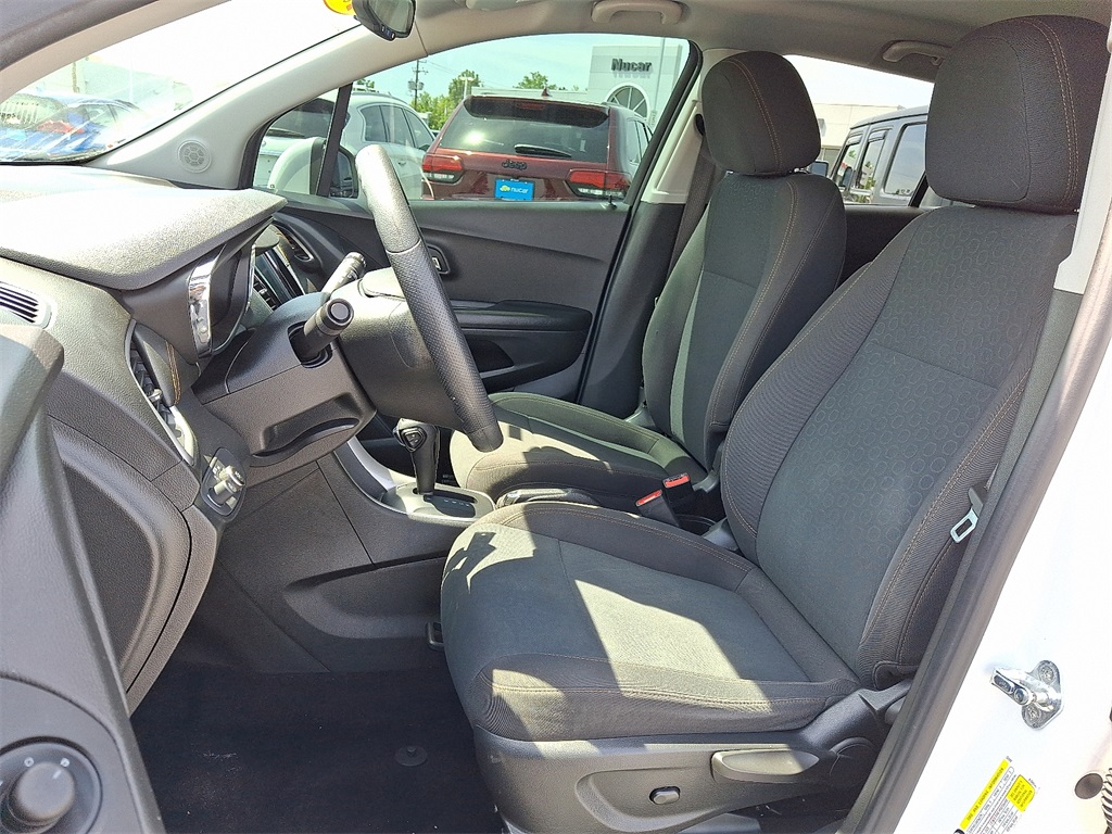 2021 Chevrolet Trax LS - Photo 14