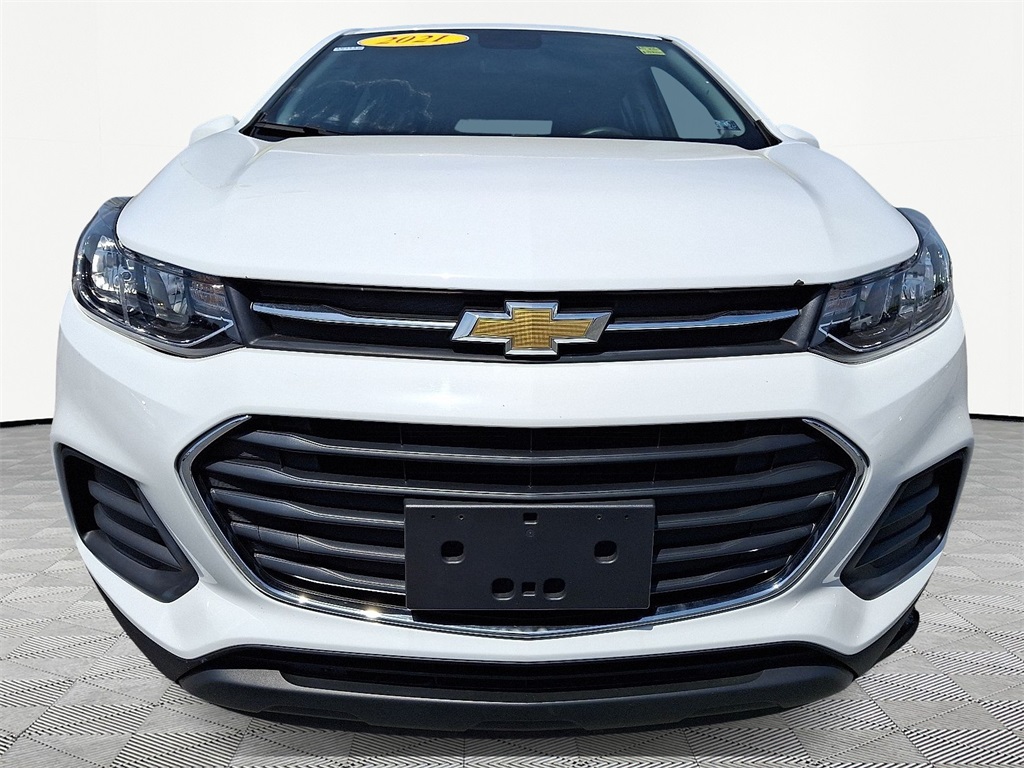 2021 Chevrolet Trax LS - Photo 2