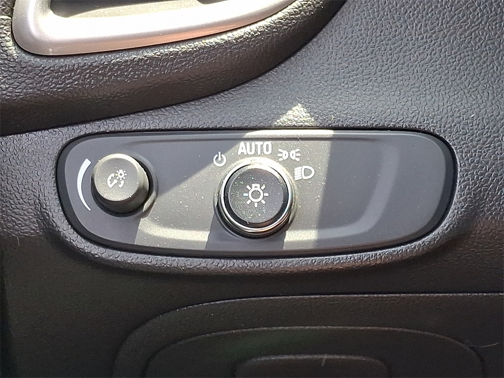 2021 Chevrolet Trax LS - Photo 25