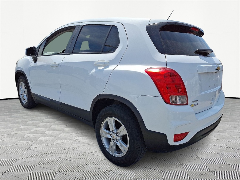 2021 Chevrolet Trax LS - Photo 4