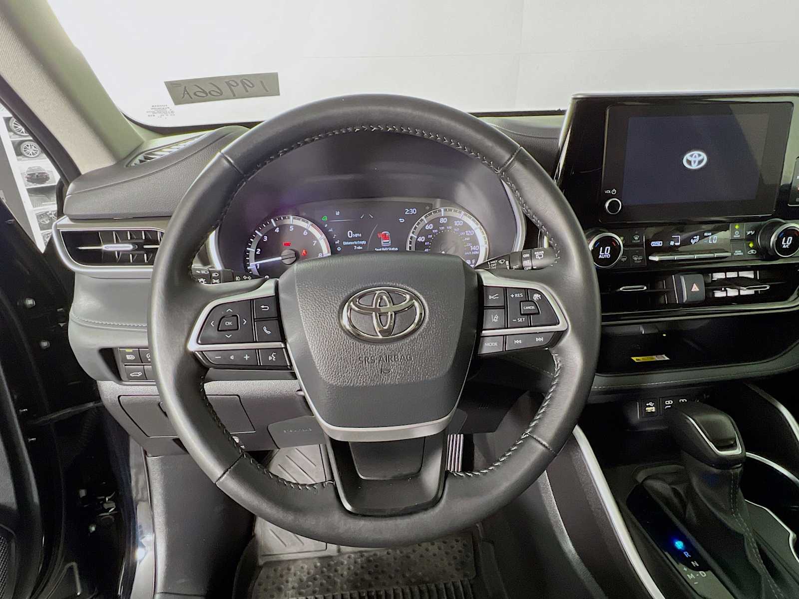 2023 Toyota Highlander XLE - Photo 11