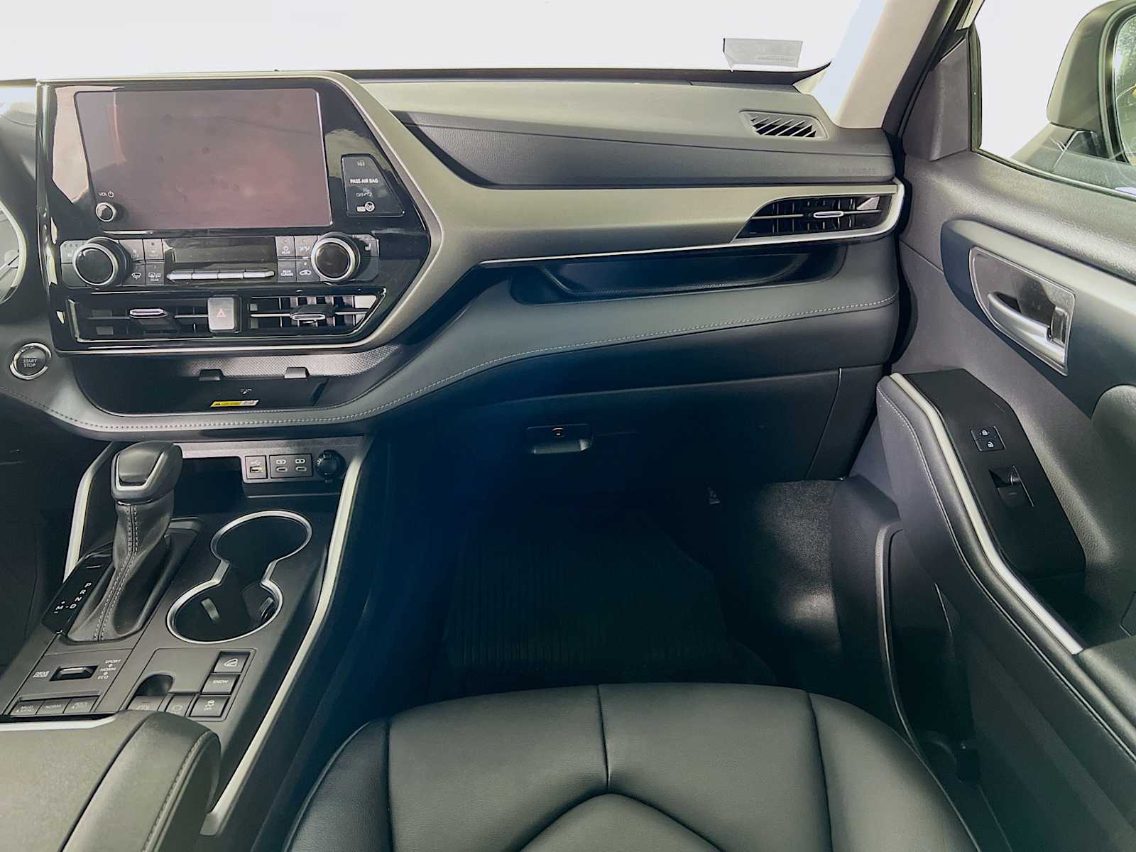 2023 Toyota Highlander XLE - Photo 24