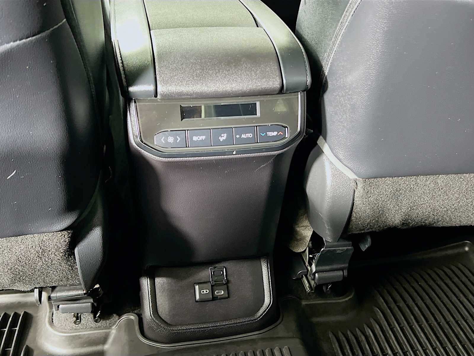 2023 Toyota Highlander XLE - Photo 26