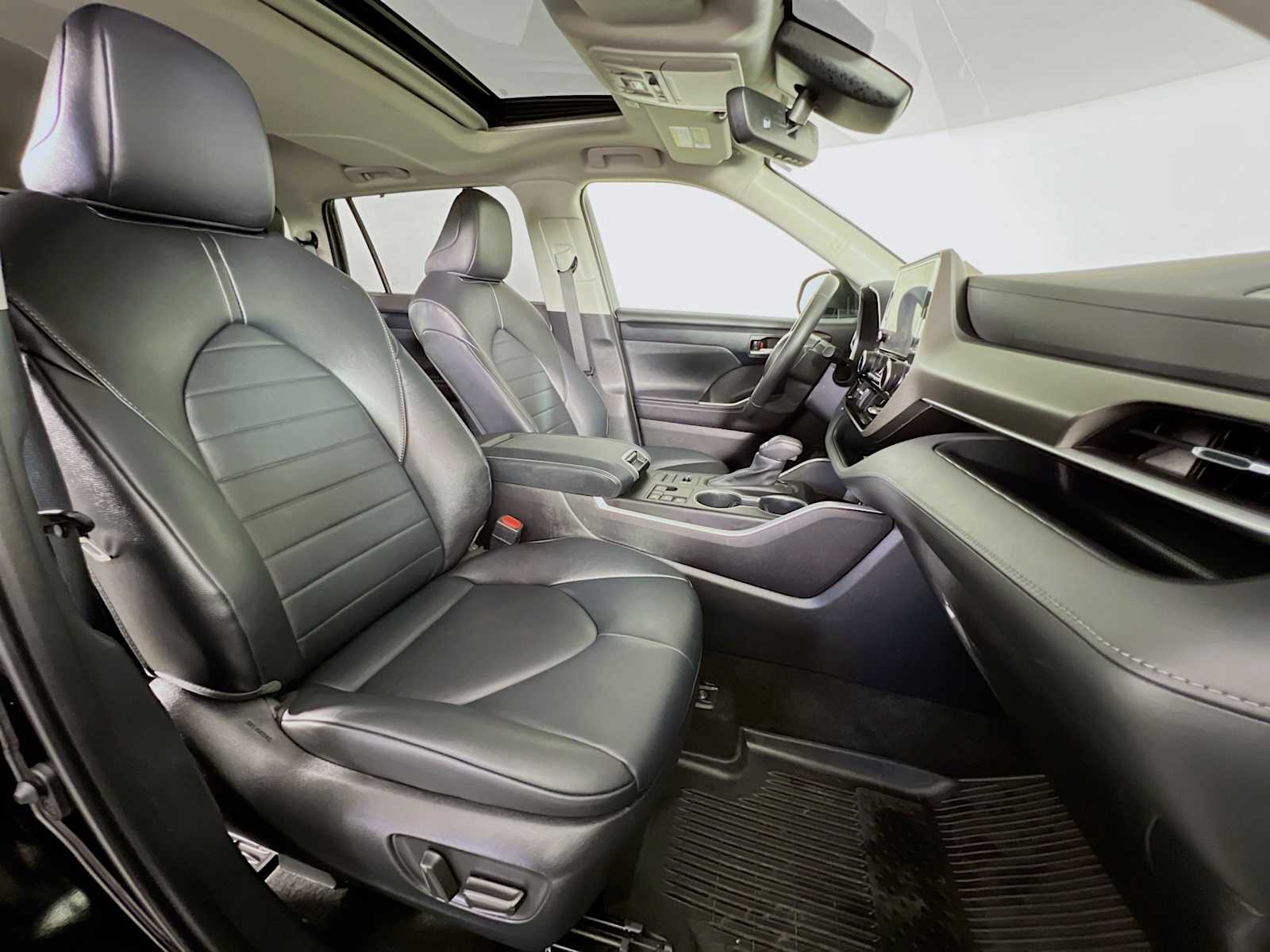 2023 Toyota Highlander XLE - Photo 30