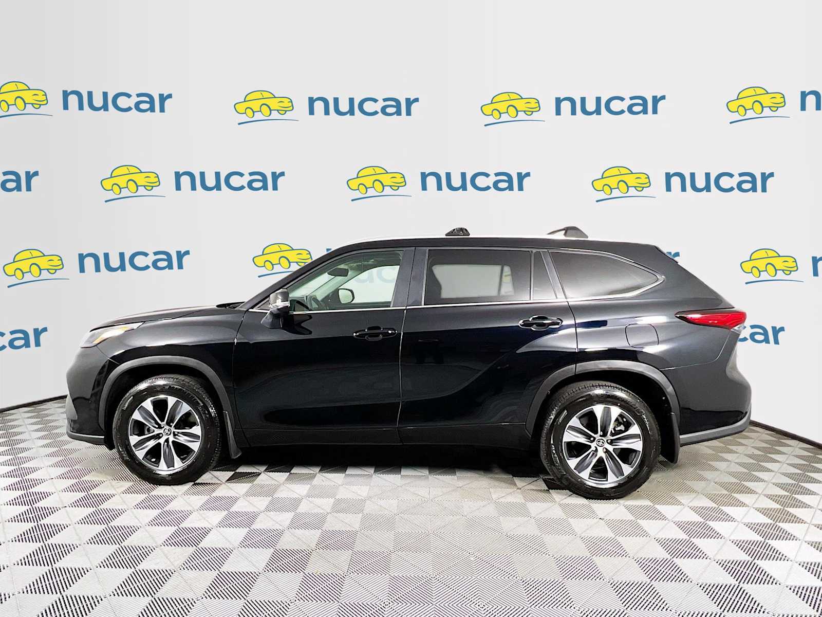 2023 Toyota Highlander XLE - Photo 4