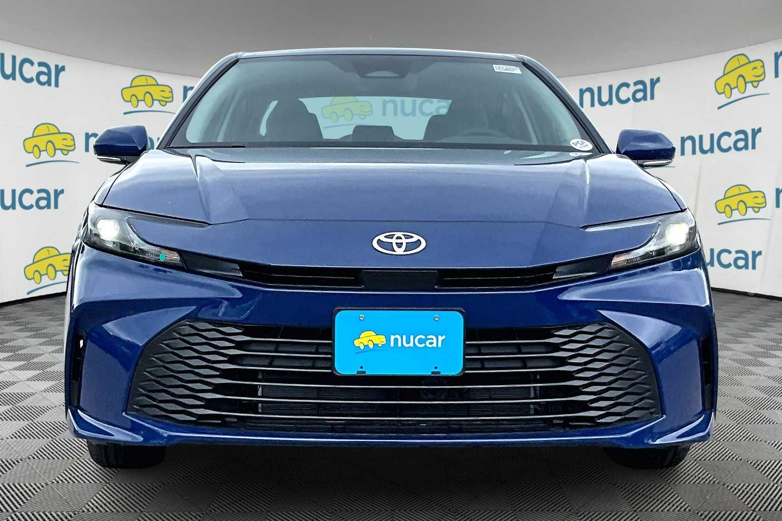 2025 Toyota Camry LE - Photo 3