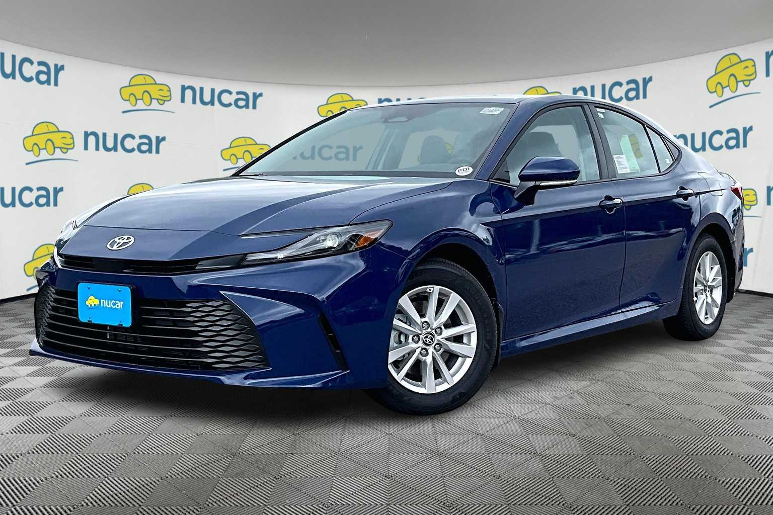 2025 Toyota Camry LE - Photo 4