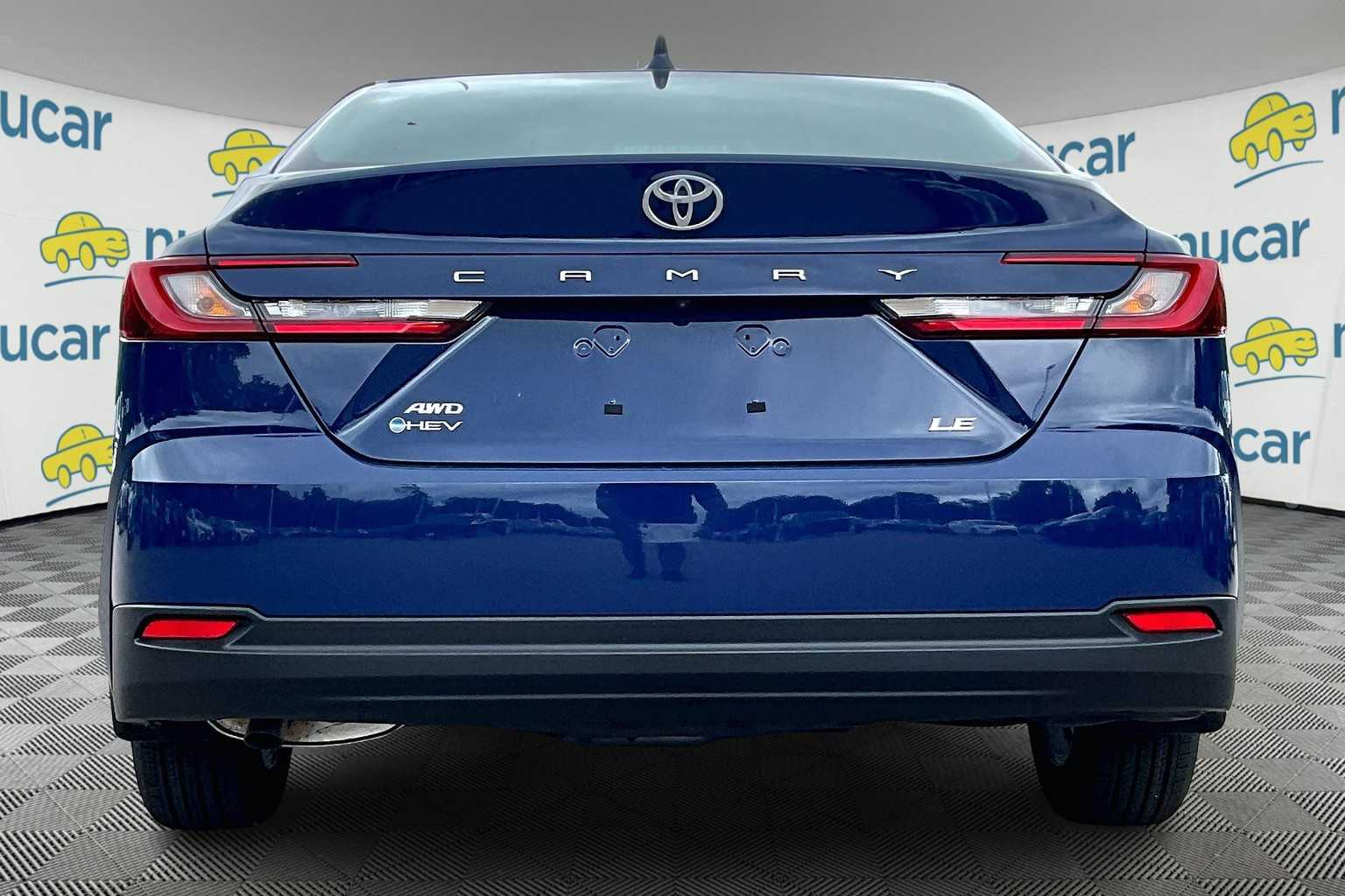 2025 Toyota Camry LE - Photo 6