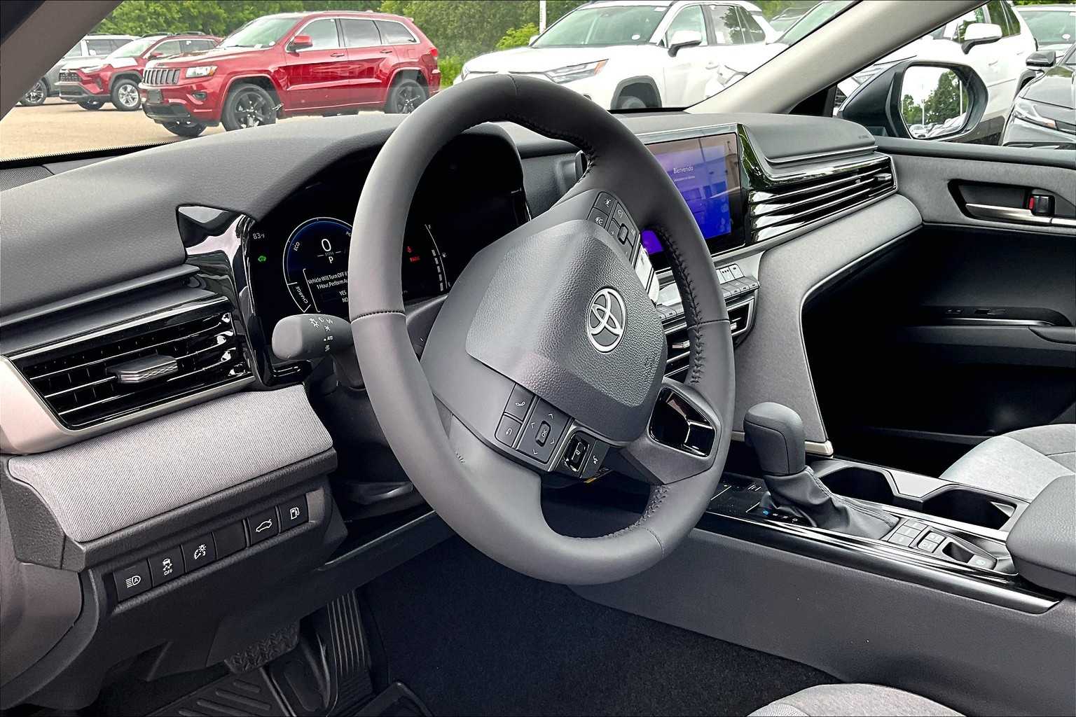 2025 Toyota Camry LE - Photo 9