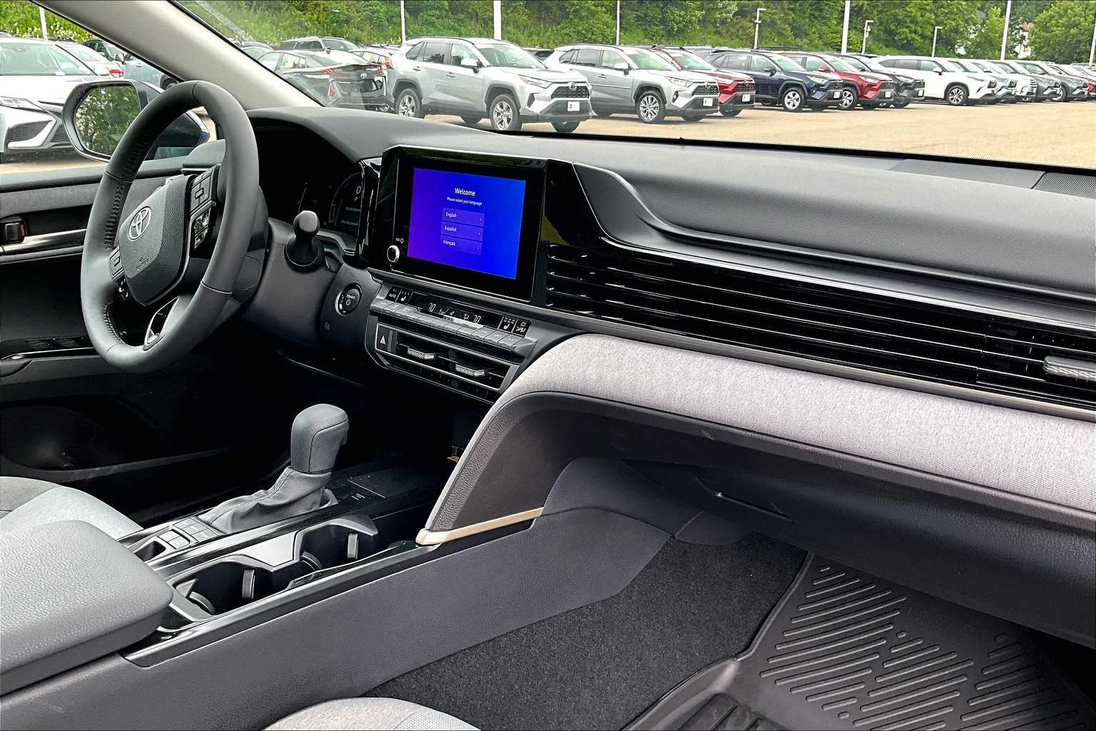 2025 Toyota Camry LE - Photo 10