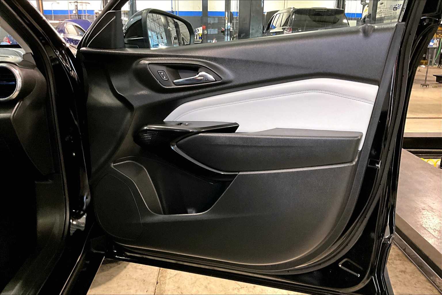 2024 Chevrolet Trax LT - Photo 12