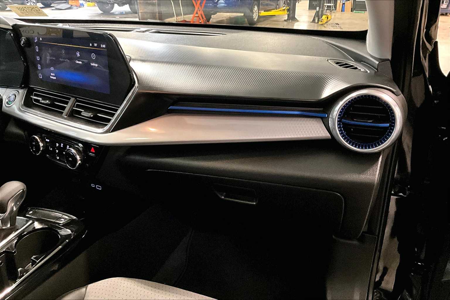 2024 Chevrolet Trax LT - Photo 13