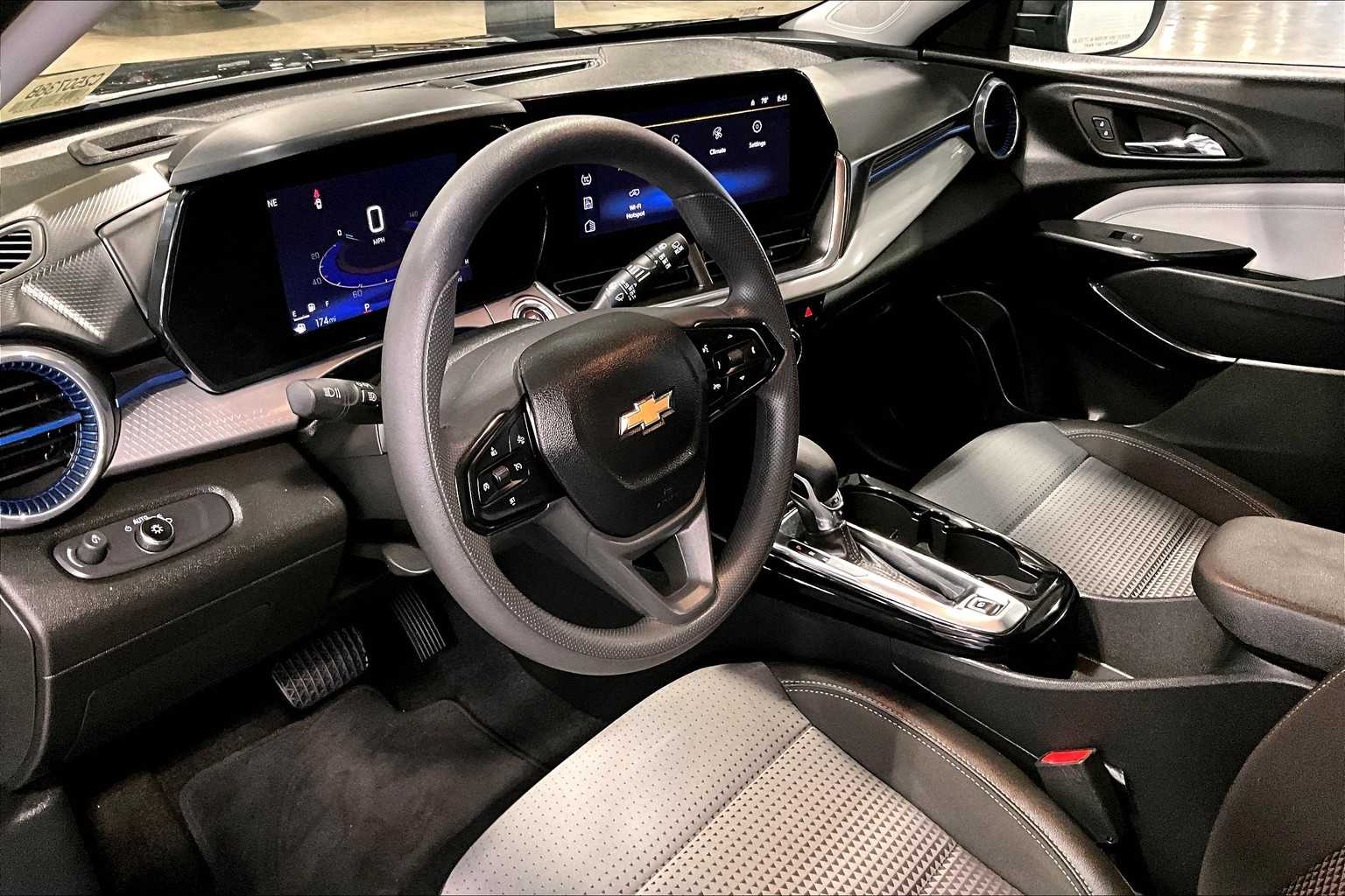 2024 Chevrolet Trax LT - Photo 8