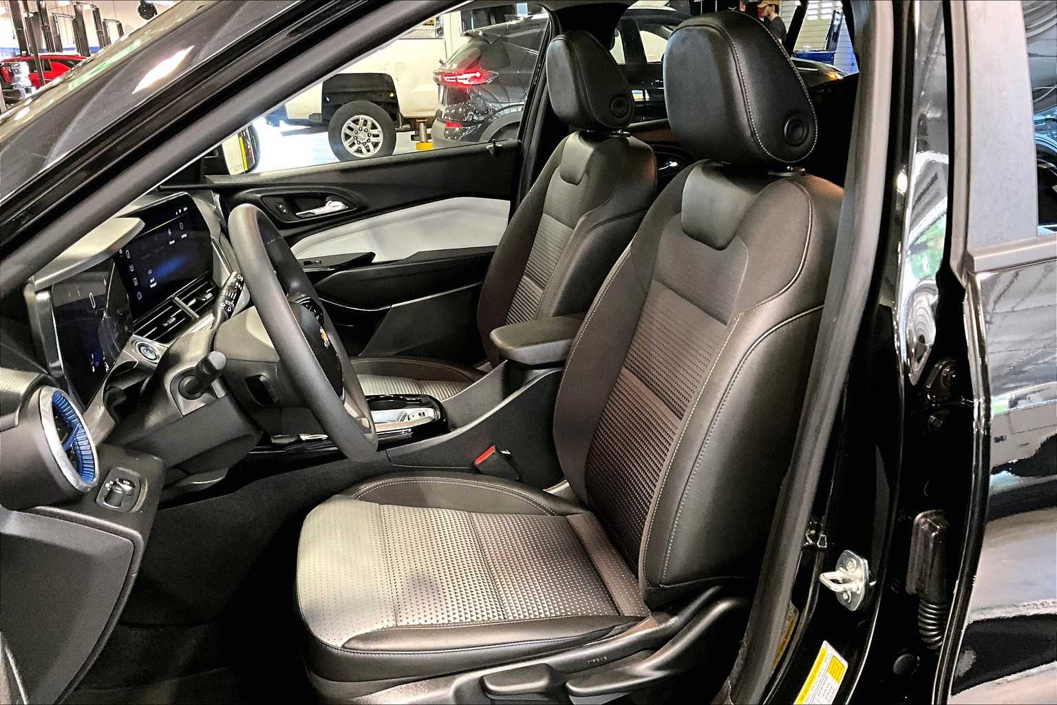 2024 Chevrolet Trax LT - Photo 10