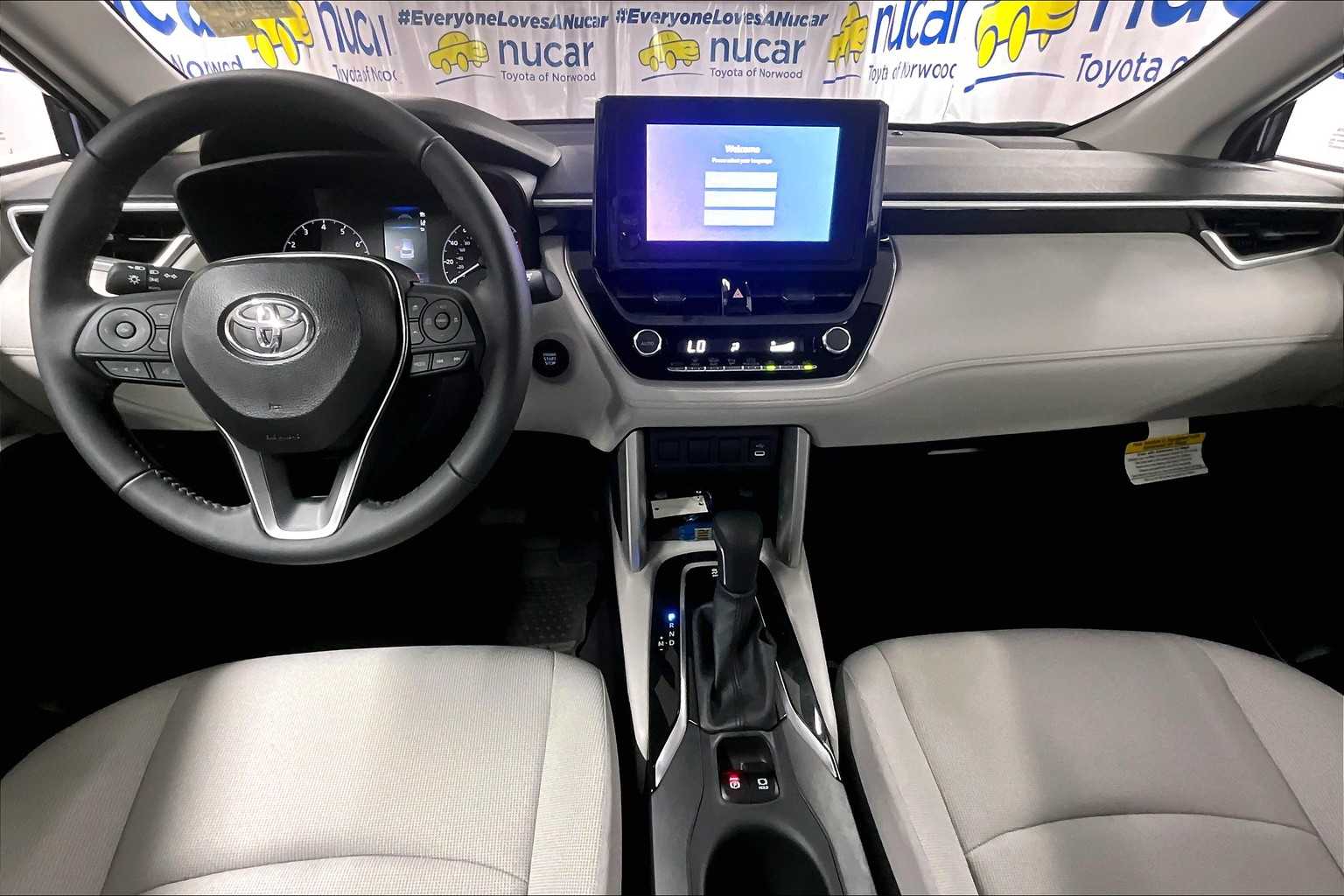 2025 Toyota Corolla Cross LE - Photo 12