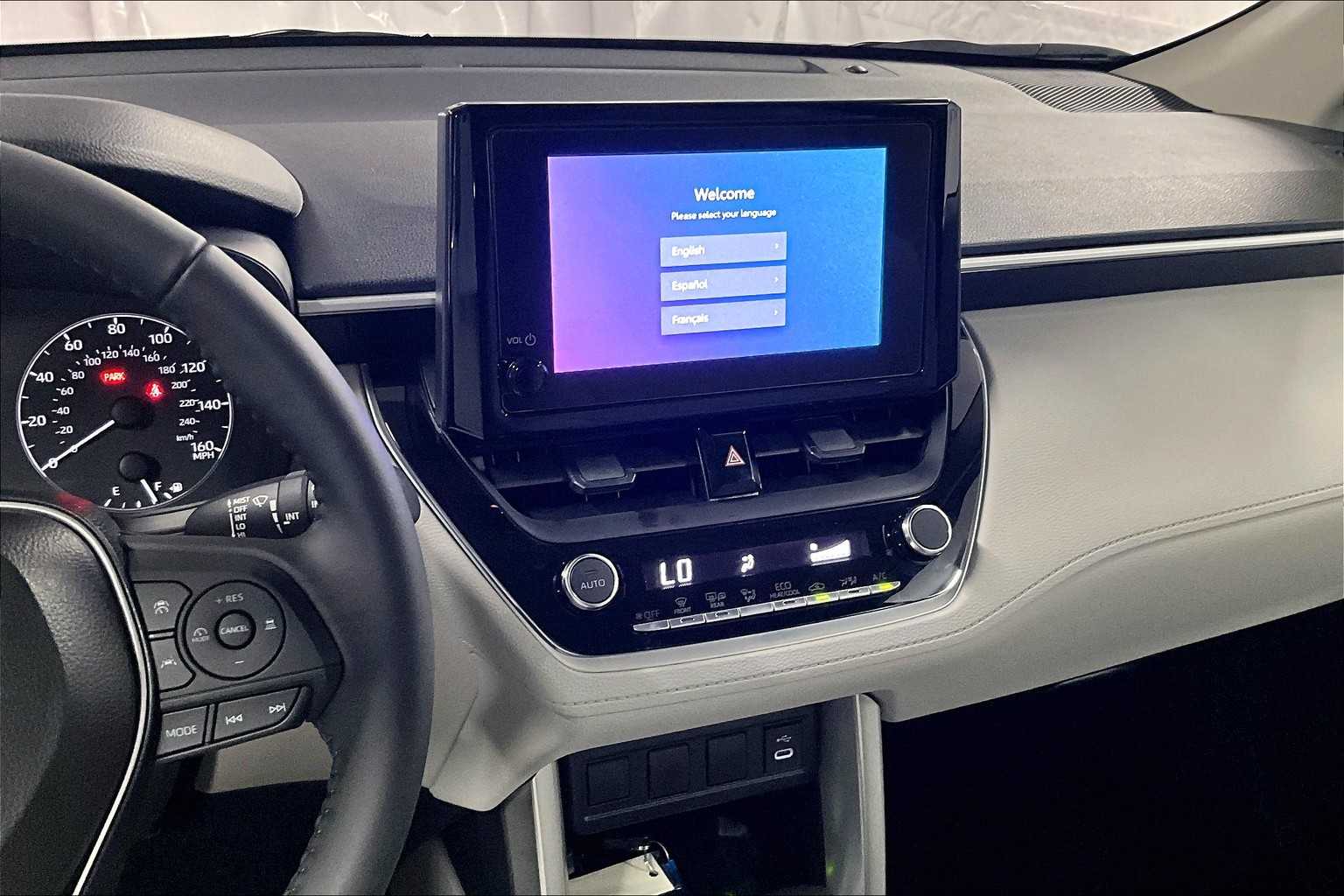 2025 Toyota Corolla Cross LE - Photo 13