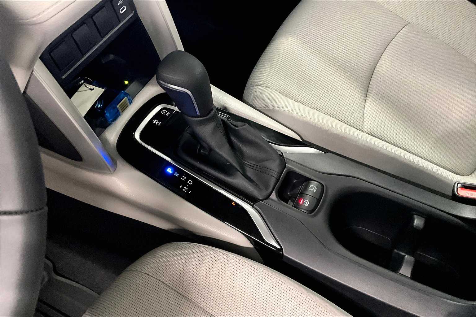2025 Toyota Corolla Cross LE - Photo 14
