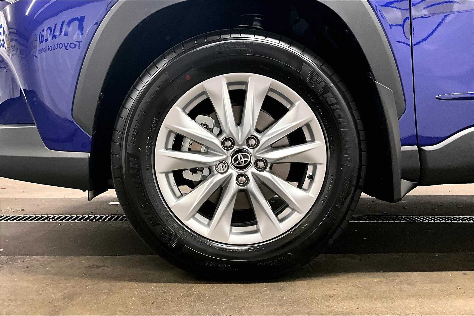 2025 Toyota Corolla Cross LE - Photo 8