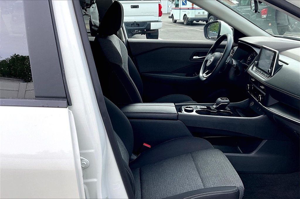 2023 Nissan Rogue SV - Photo 11
