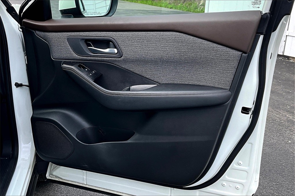 2023 Nissan Rogue SV - Photo 12