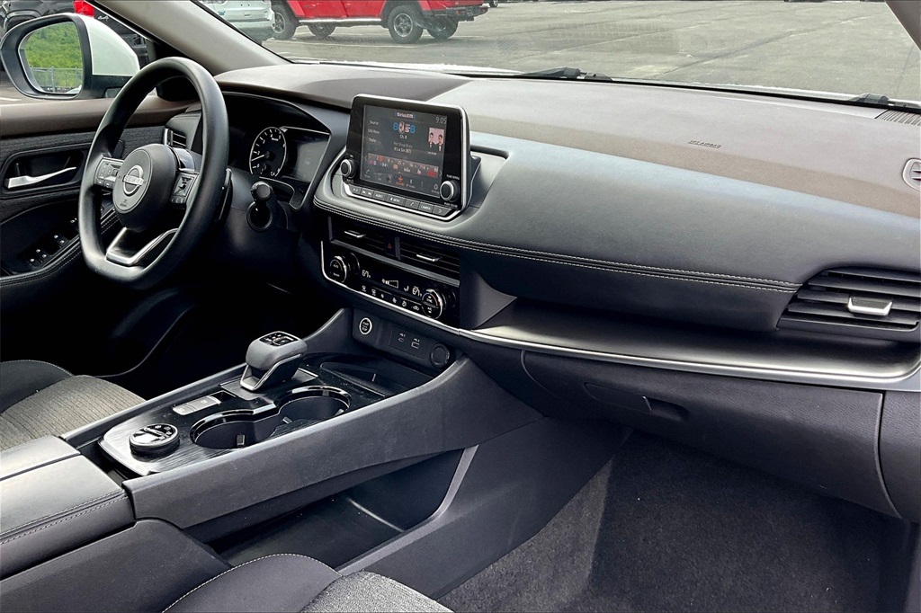 2023 Nissan Rogue SV - Photo 14
