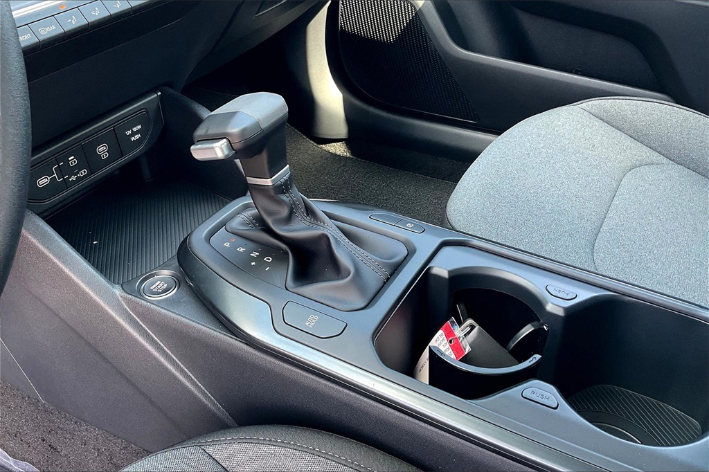 2025 Kia K4 LXS - Photo 14