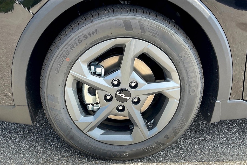 2025 Kia K4 LXS - Photo 8