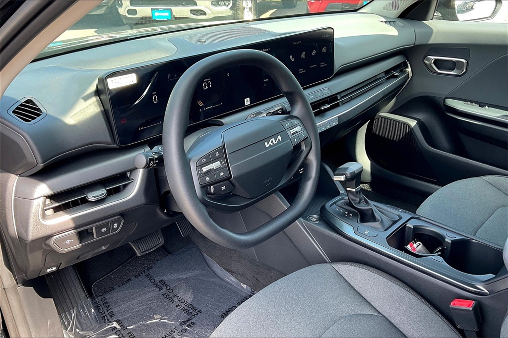 2025 Kia K4 LXS - Photo 9