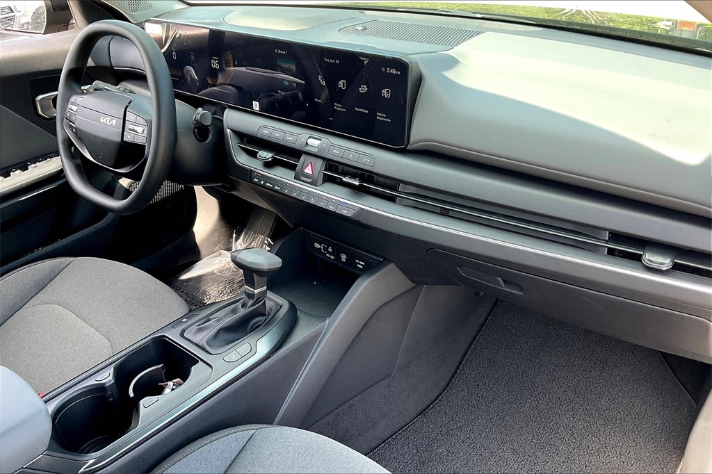 2025 Kia K4 LXS - Photo 10
