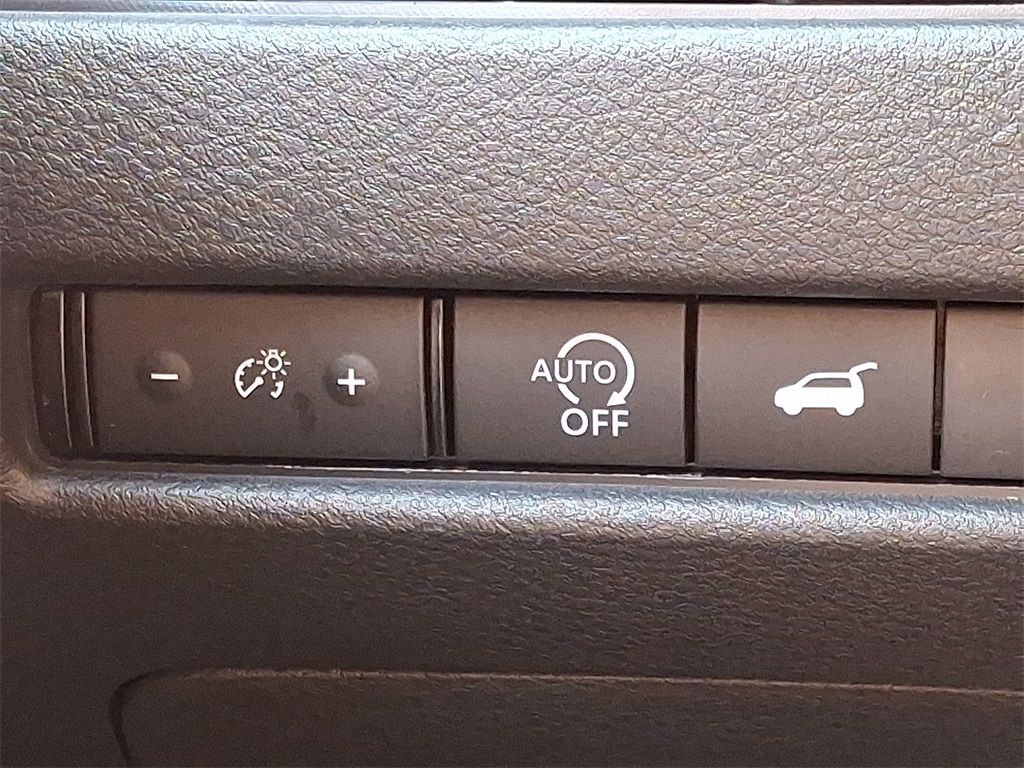 2025 Nissan Rogue SV - Photo 18