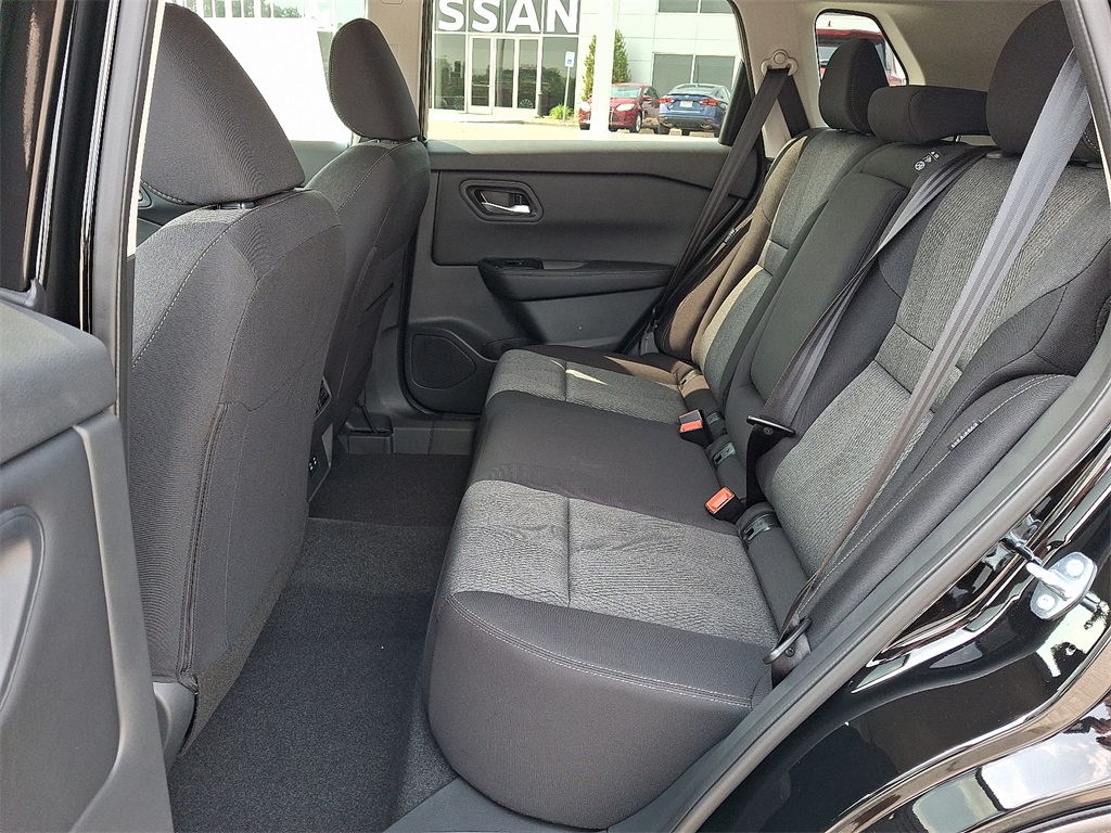 2025 Nissan Rogue SV - Photo 6