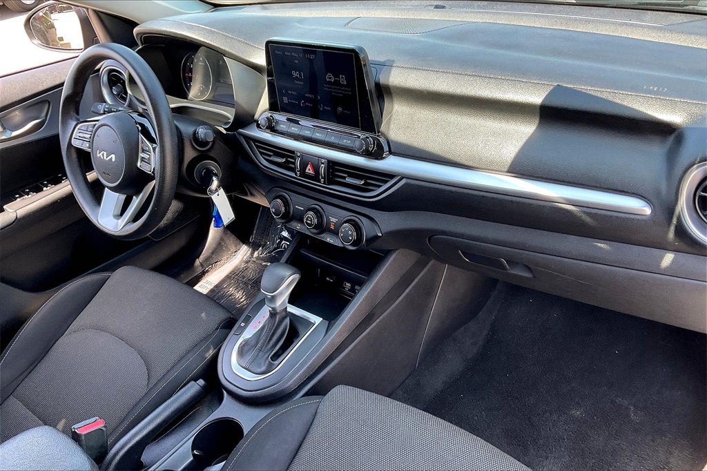 2022 Kia Forte LXS - Photo 13