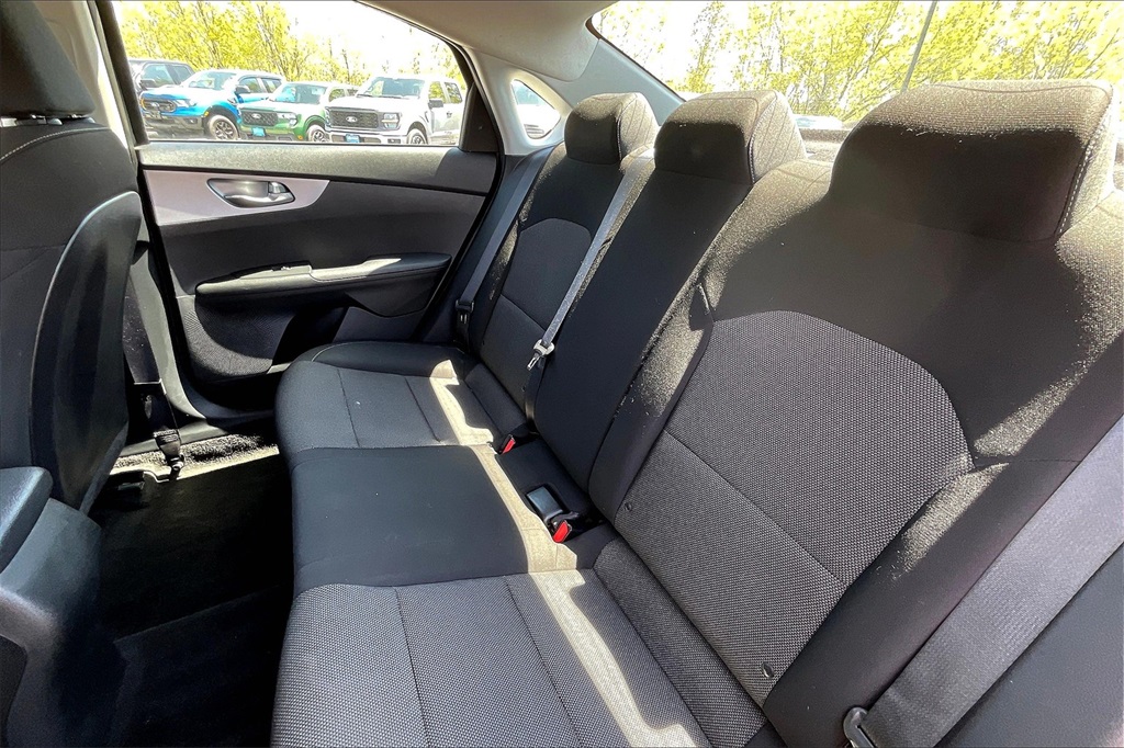 2022 Kia Forte LXS - Photo 14